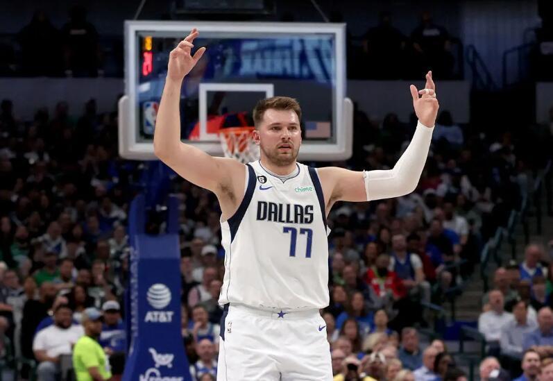 开云体育-东契奇新星表现优异表现突出，勇士前途光明！赛场气氛高涨的简单介绍